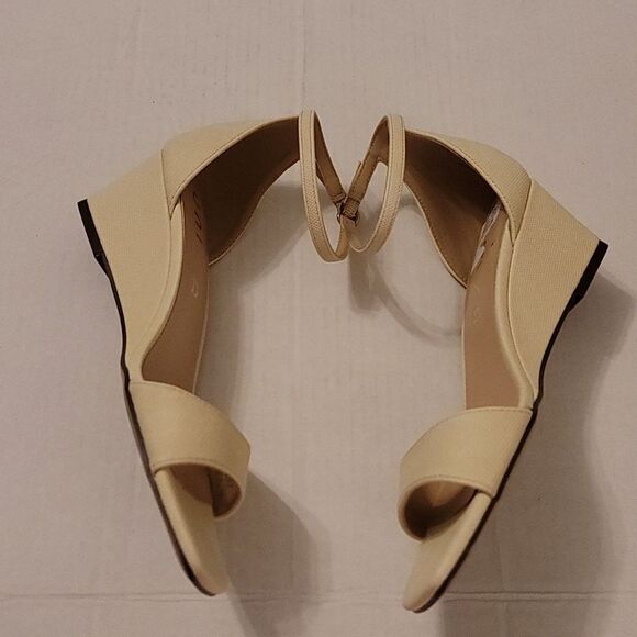 BRAND NEW UNISA OPEN TOE ANKLE- STRAP LOW WEDGE COMFORTABLE PLATFORM SANDAL G1 - Picture 11 of 14